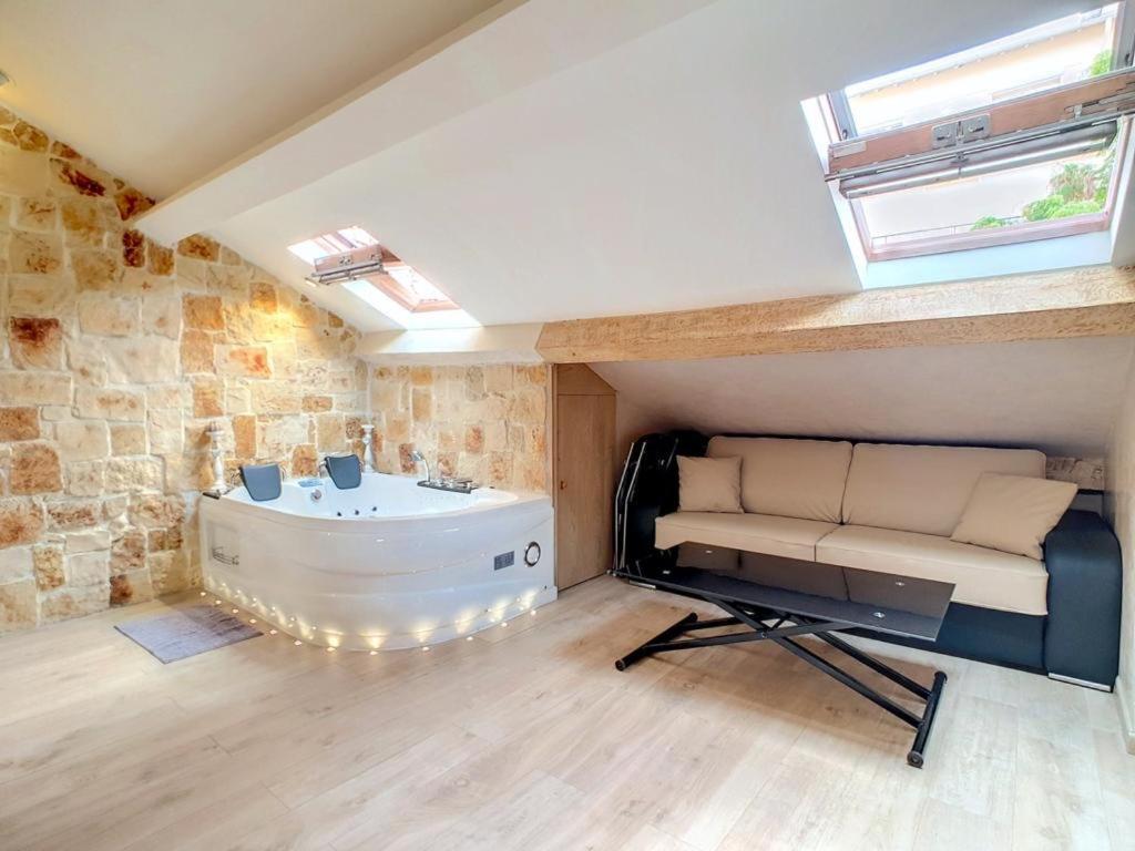Love Room Jacuzzi Croisette Cannes Luaran gambar