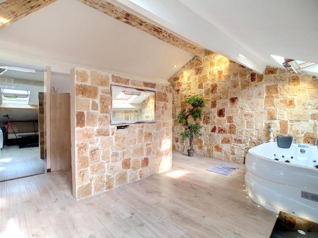 Love Room Jacuzzi Croisette Cannes Luaran gambar