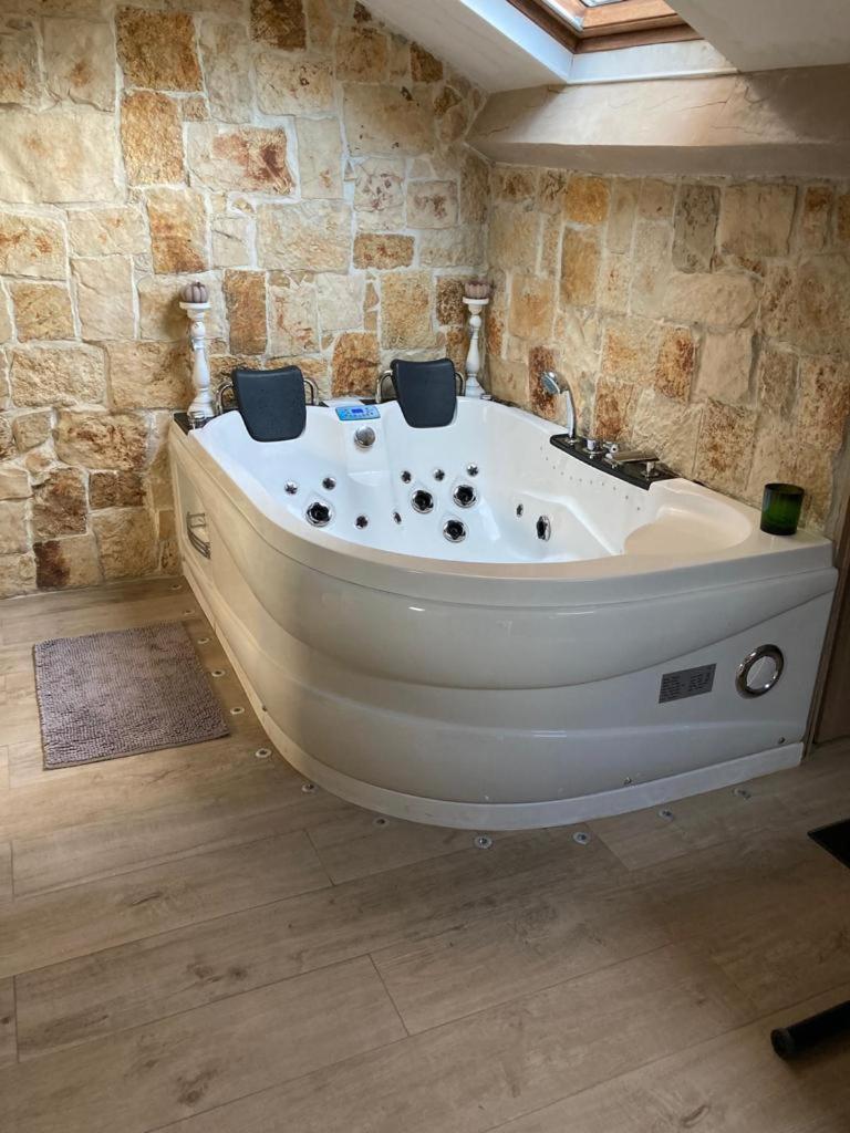 Love Room Jacuzzi Croisette Cannes Luaran gambar